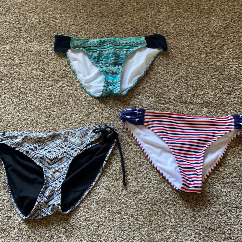 Pack of Three bikini bottoms